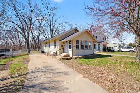 Photo of 203 Boman Street, Flushing City, MI 48433 (MLS # 20261024096)