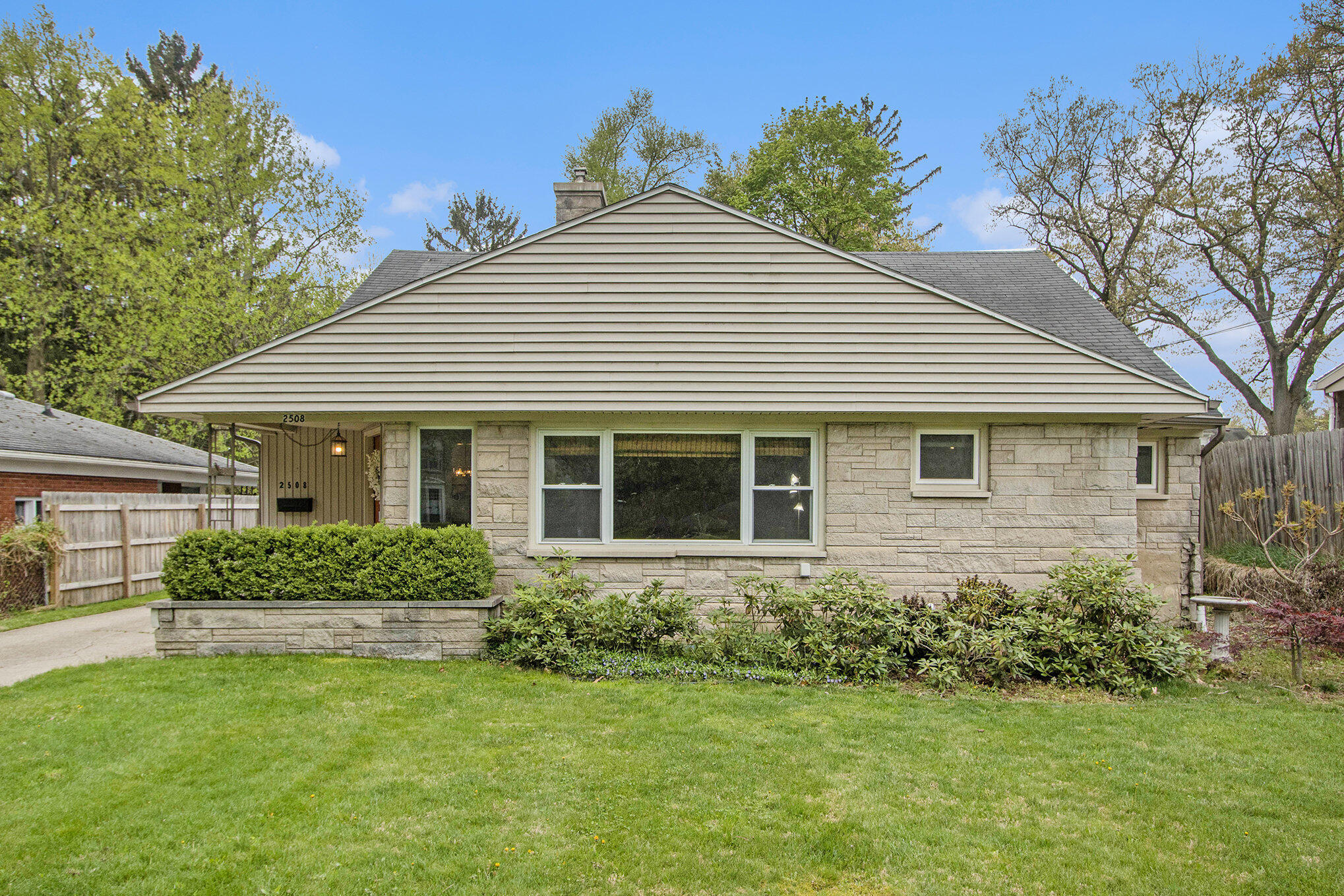 2508 Oakland Drive