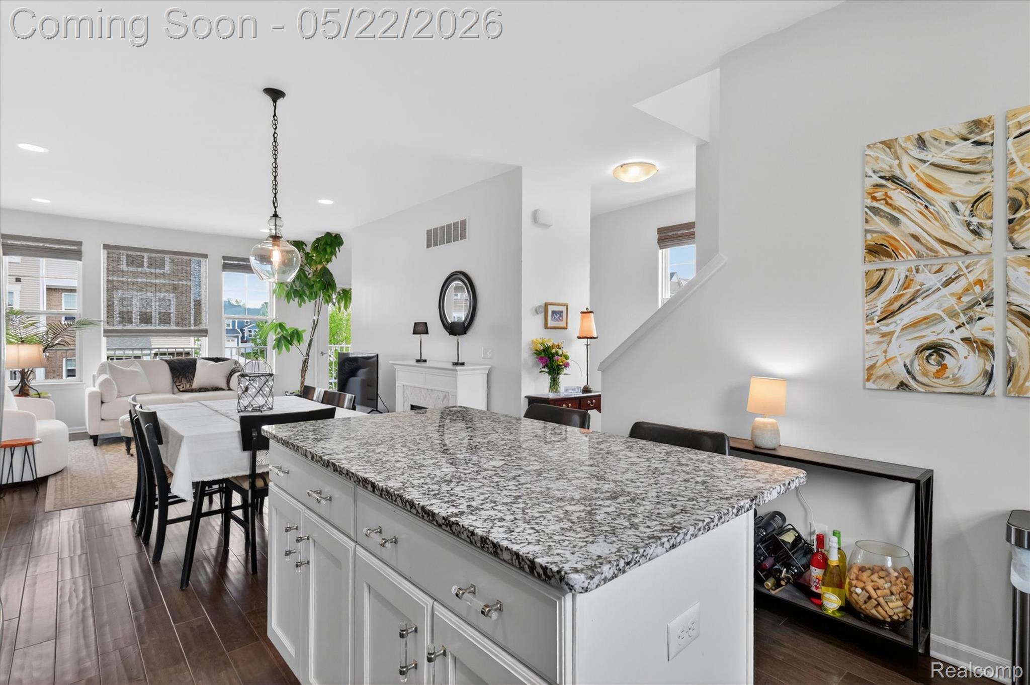 238 Center Boulevard