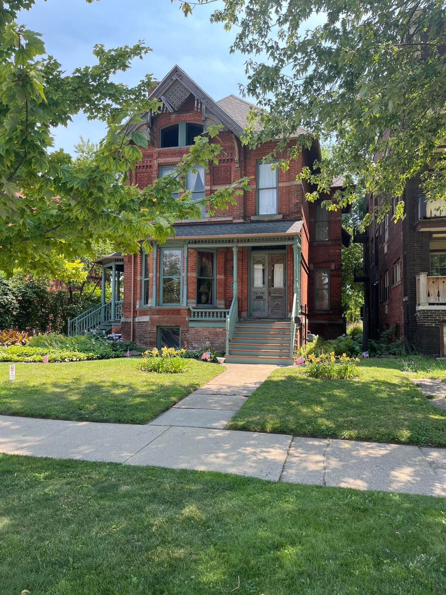 461 W Alexandrine Street