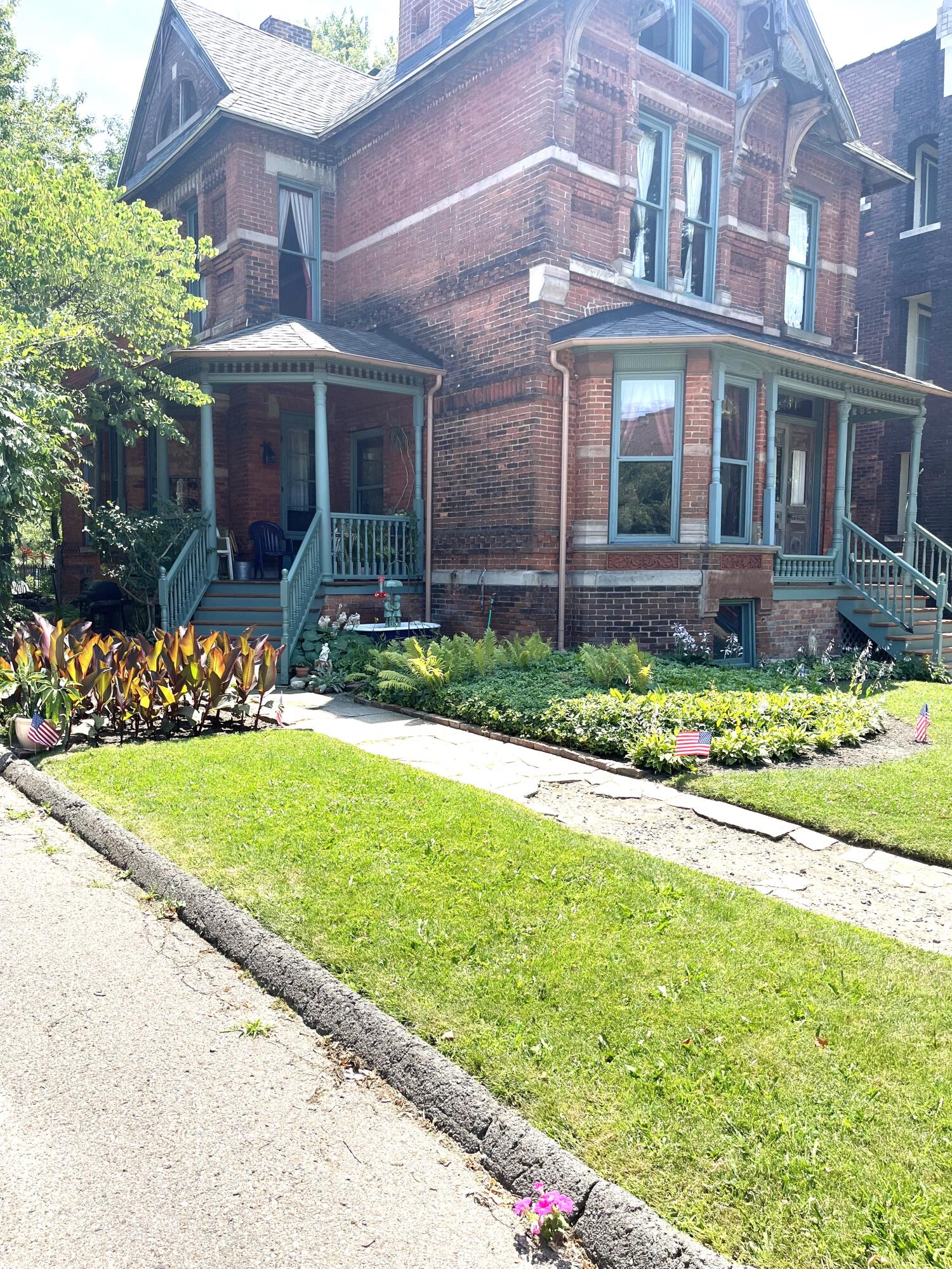 461 W Alexandrine Street