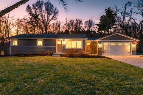 Photo of 572 142nd Avenue, Holland Charter Township, MI 49424 (MLS # 66026014587)