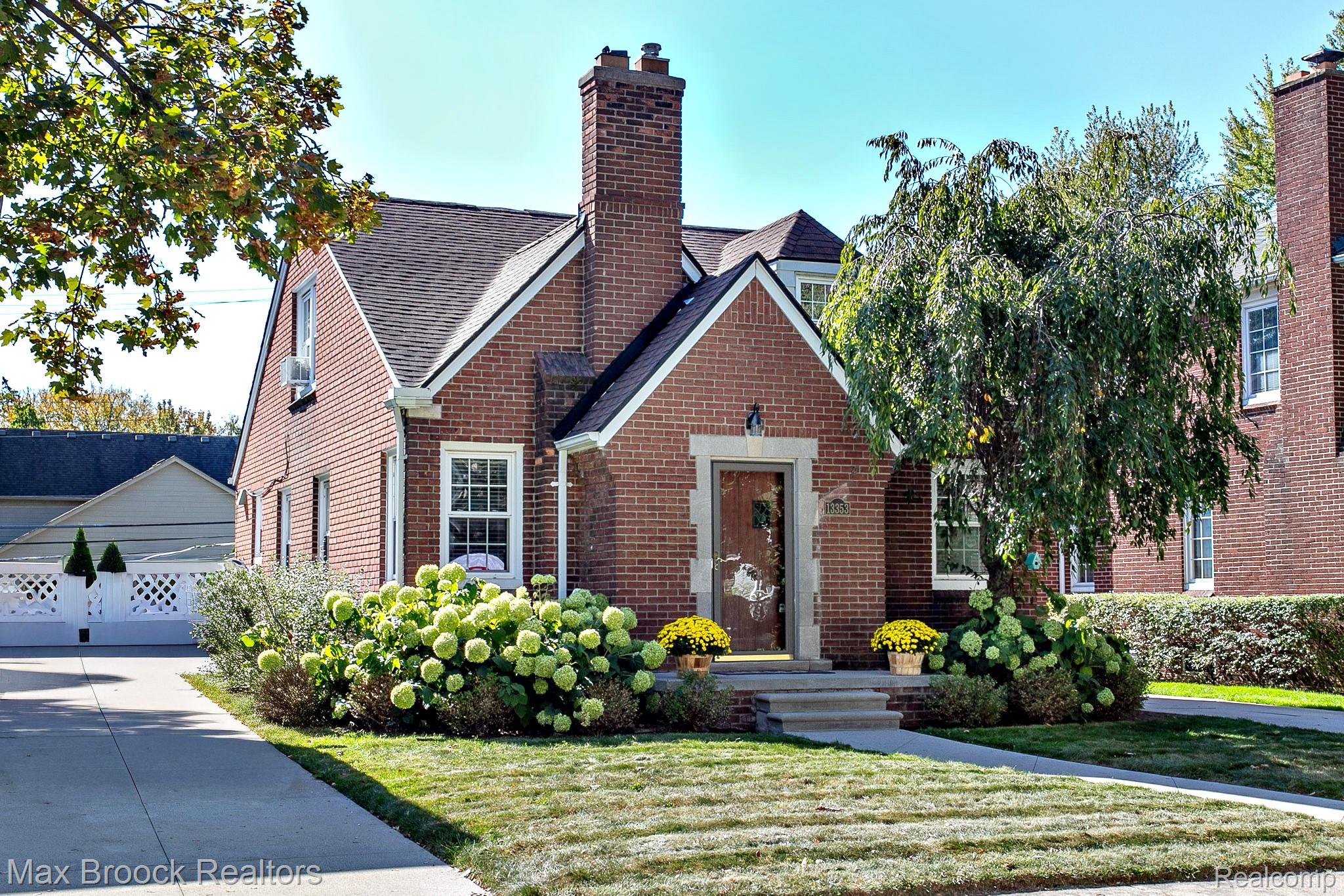 13353 Sherwood Drive