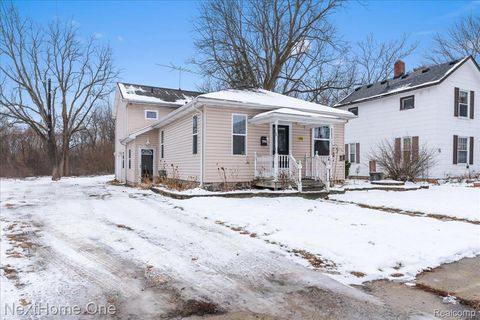 627 E Washington Street Howell City MI 48843