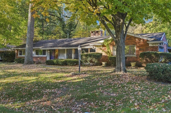 3165 OAKHILL DR, TROY, MI 48084 - Image 6ea0d5e6c4b2c5b87425d0929d10653f/2573385125
