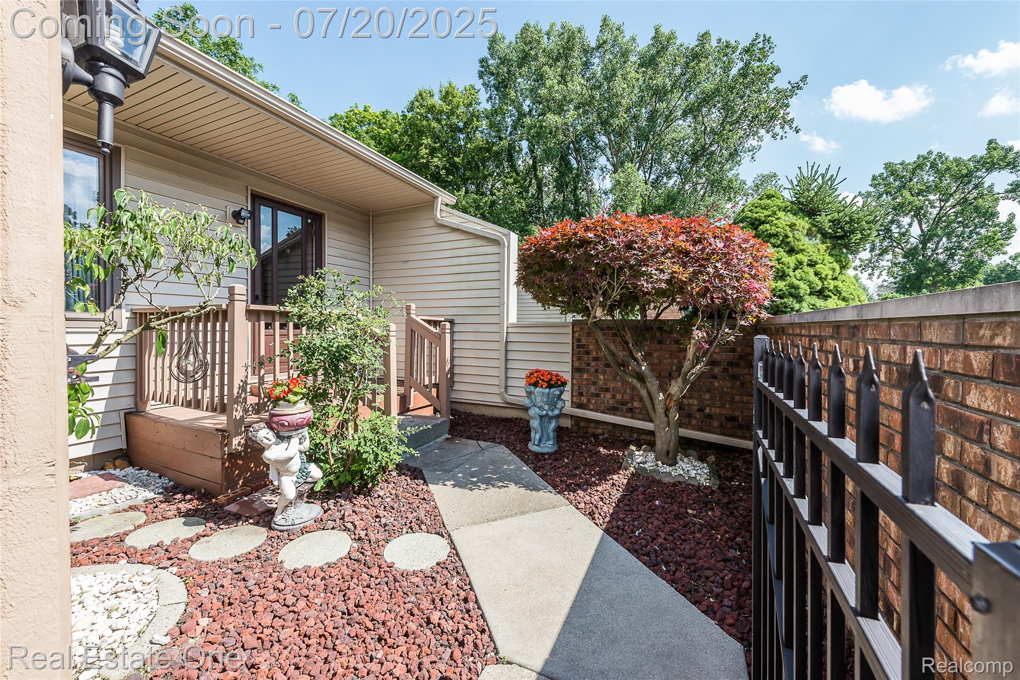 25104 HAMILTON Court 4