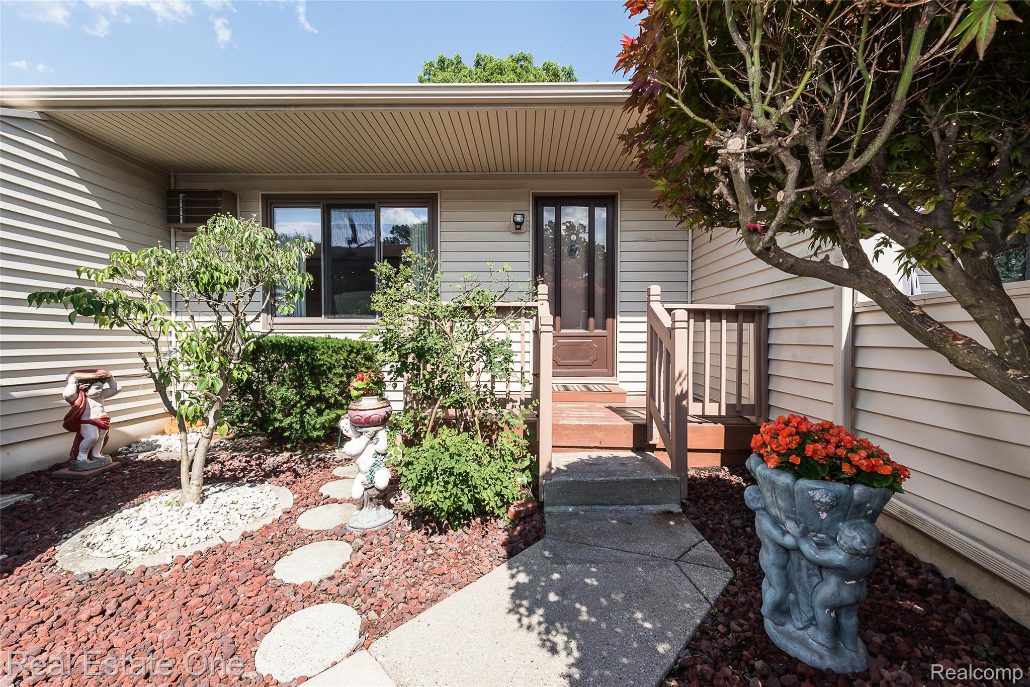 25104 HAMILTON Court 4