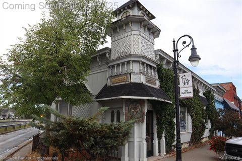 216 S Broad Street Holly Village MI 48442