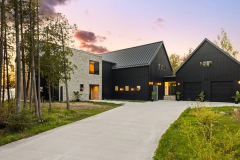 9371 Onominese Trail Leelanau Township MI 49670