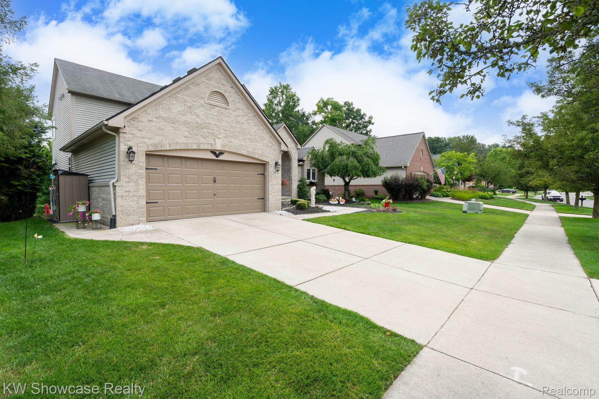 2424 IVY HILL Drive
