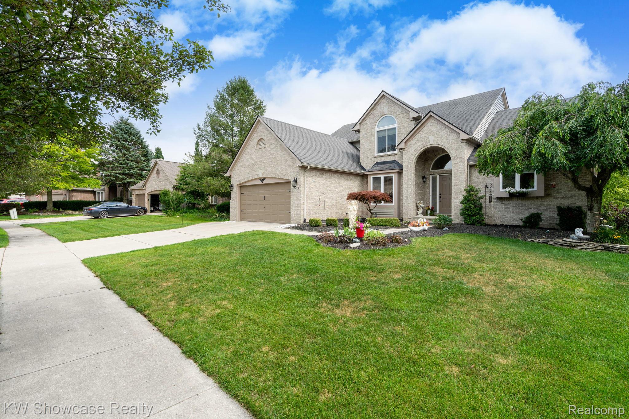 2424 IVY HILL Drive