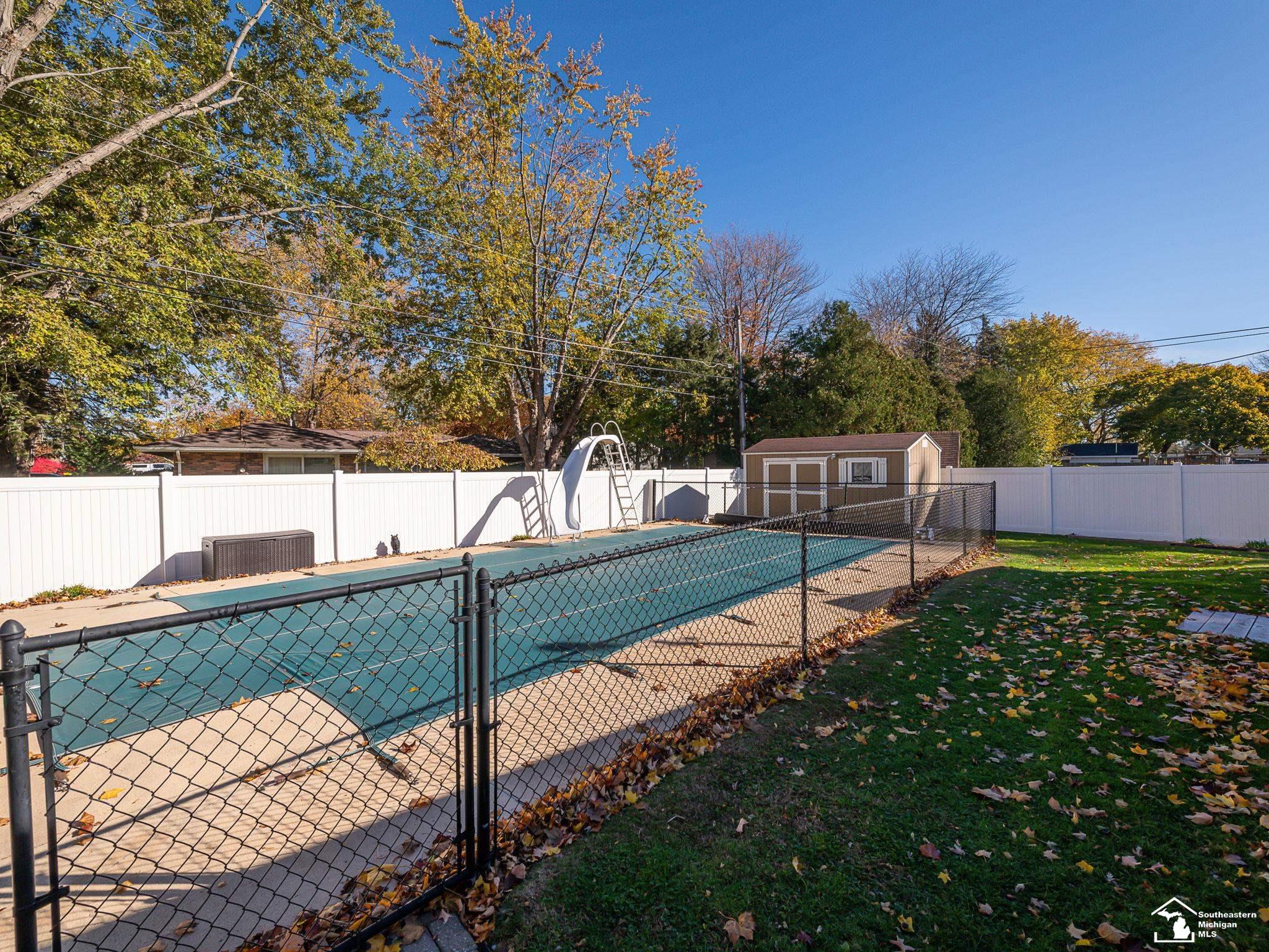 Monroe Charter Township, Michigan 48161, United States, 3 Bedrooms Bedrooms, ,3 BathroomsBathrooms,Residential,Active,240681