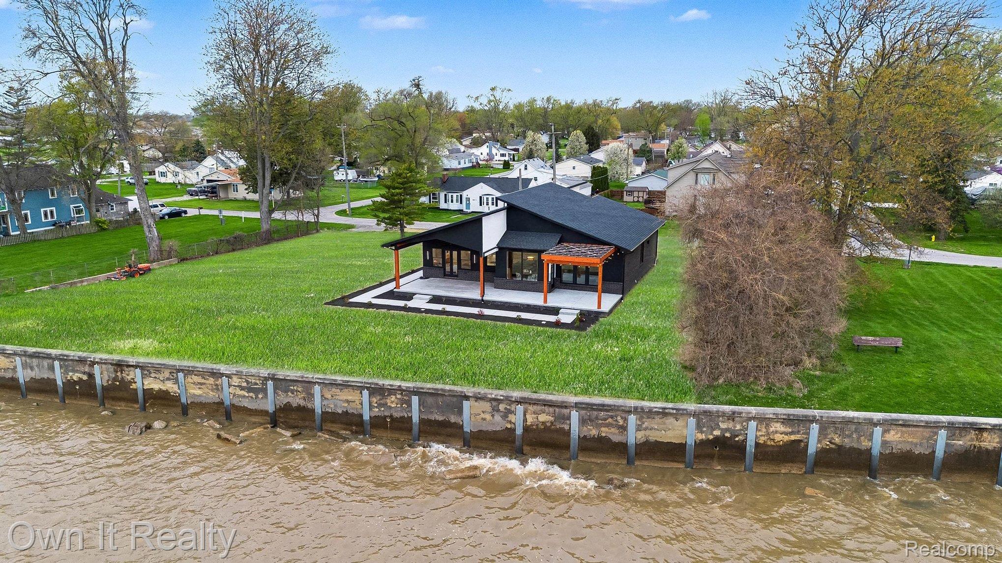 2020 Edgewater Street