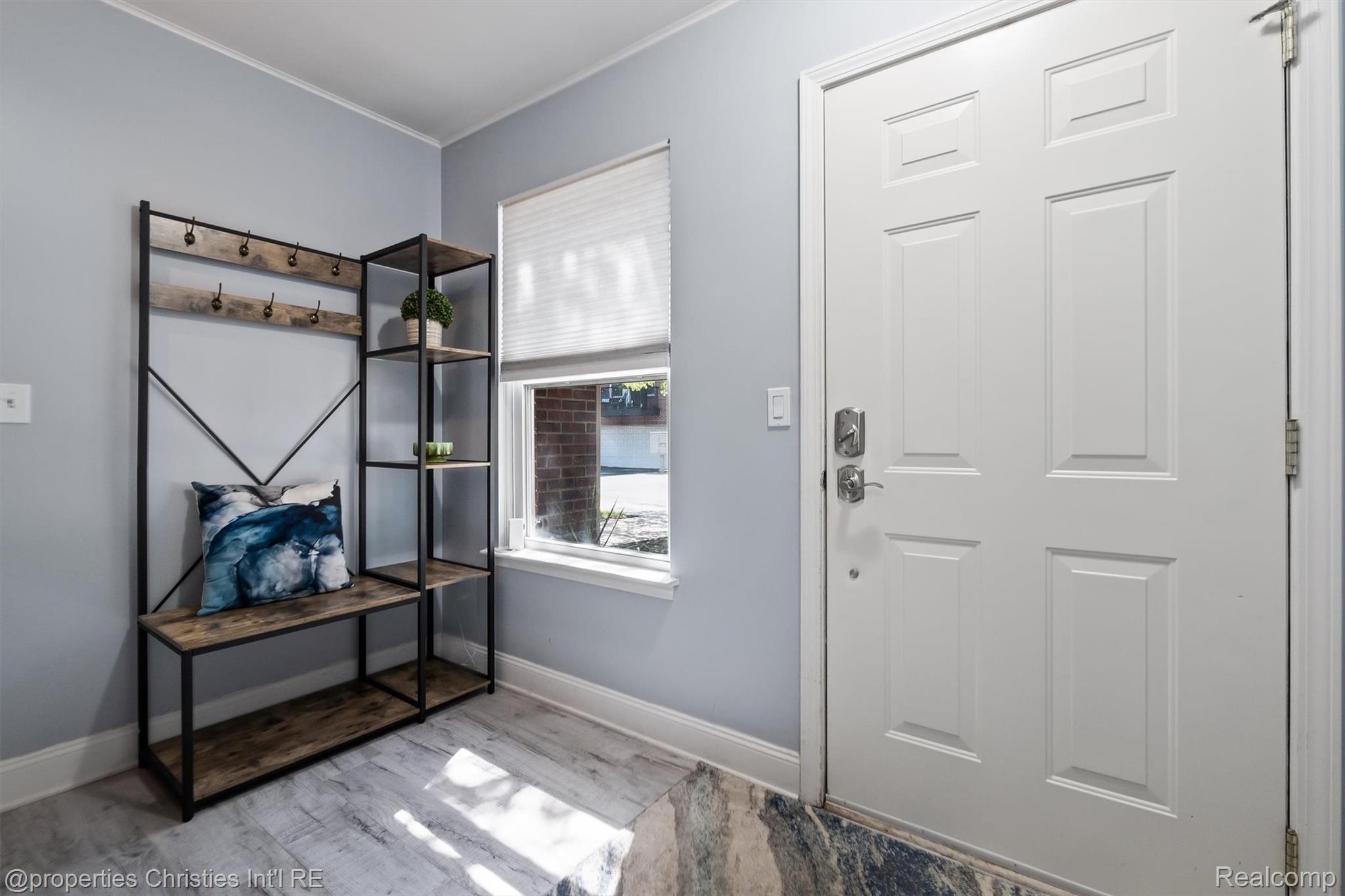 281 E Palmer Street 7