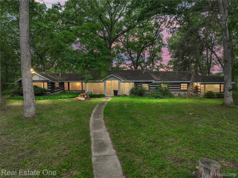 3511 Sutton Lane Commerce Charter Township MI 48390