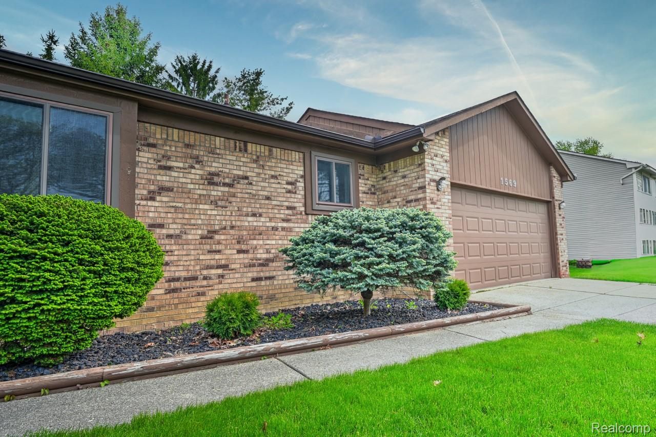 1569 Oak Grove Drive