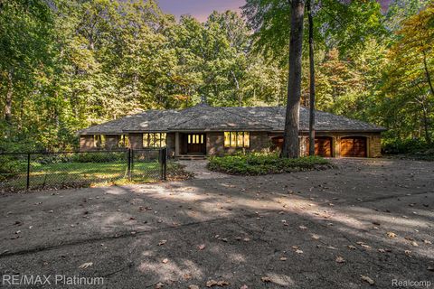 4352 Fenton Road Hartland Township MI 48353