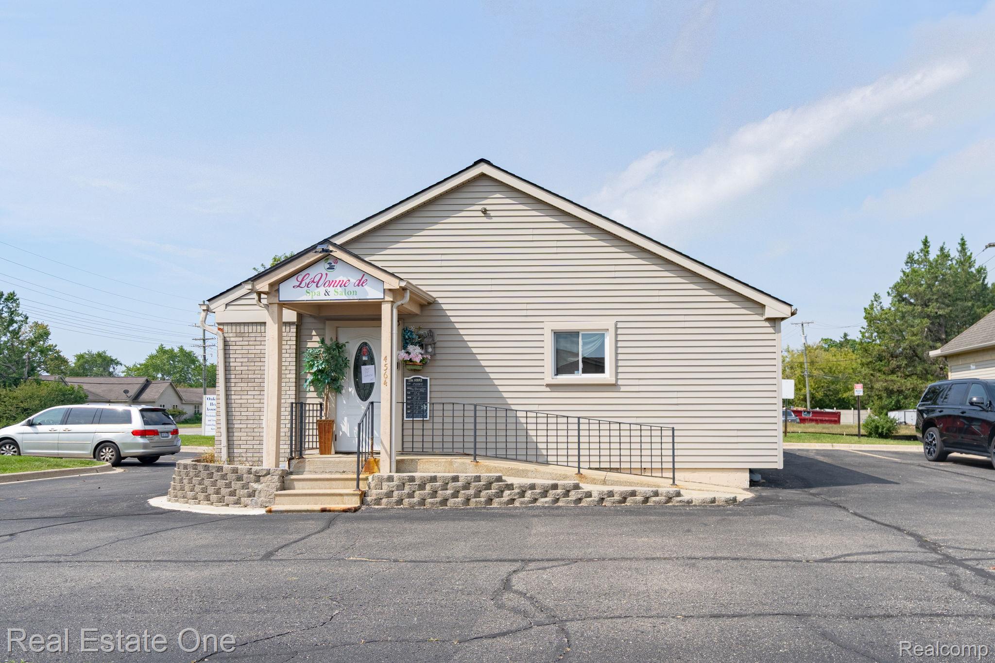4564-4568 W Walton Boulevard