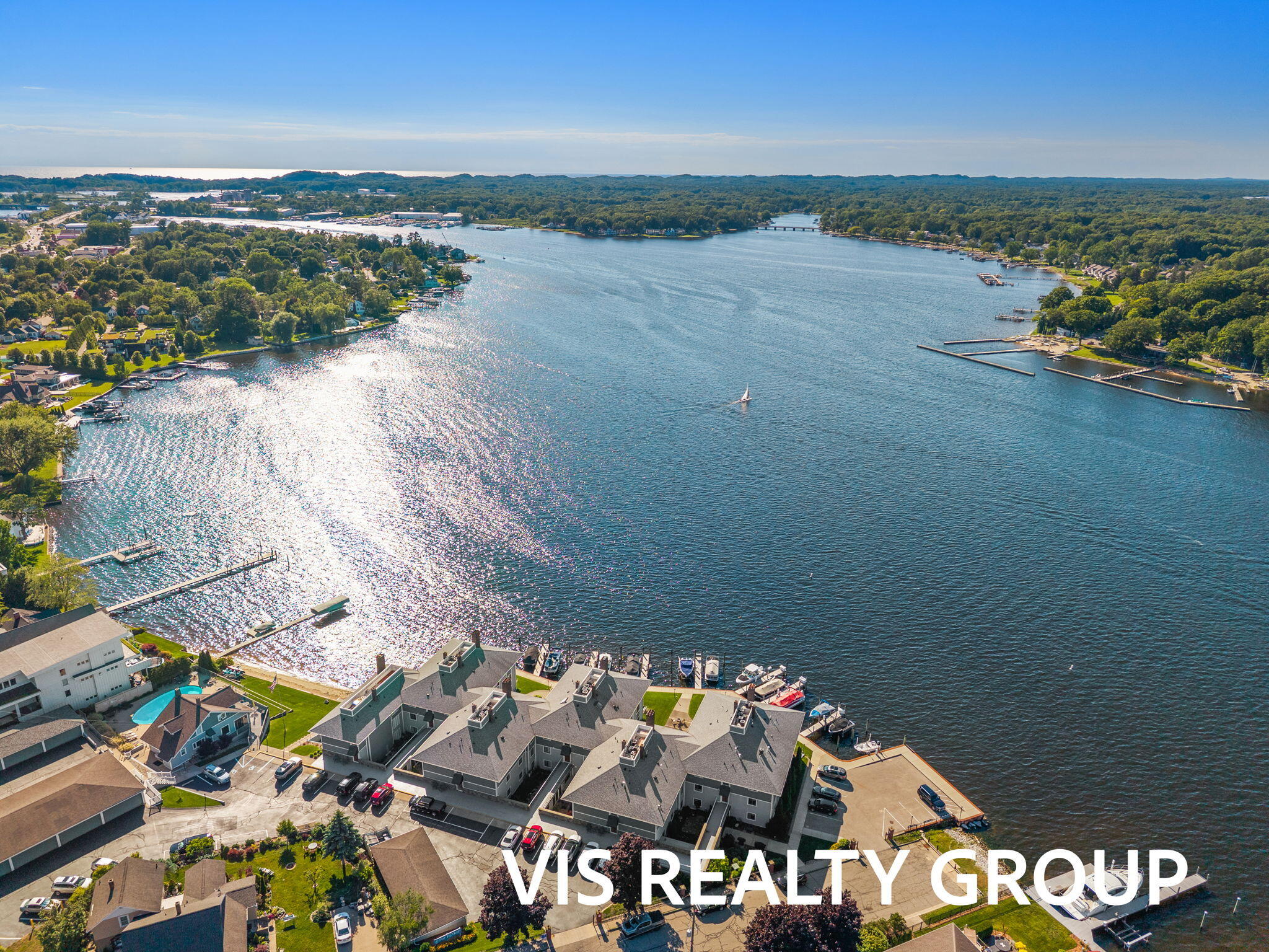 400 Lakeview Court 8B