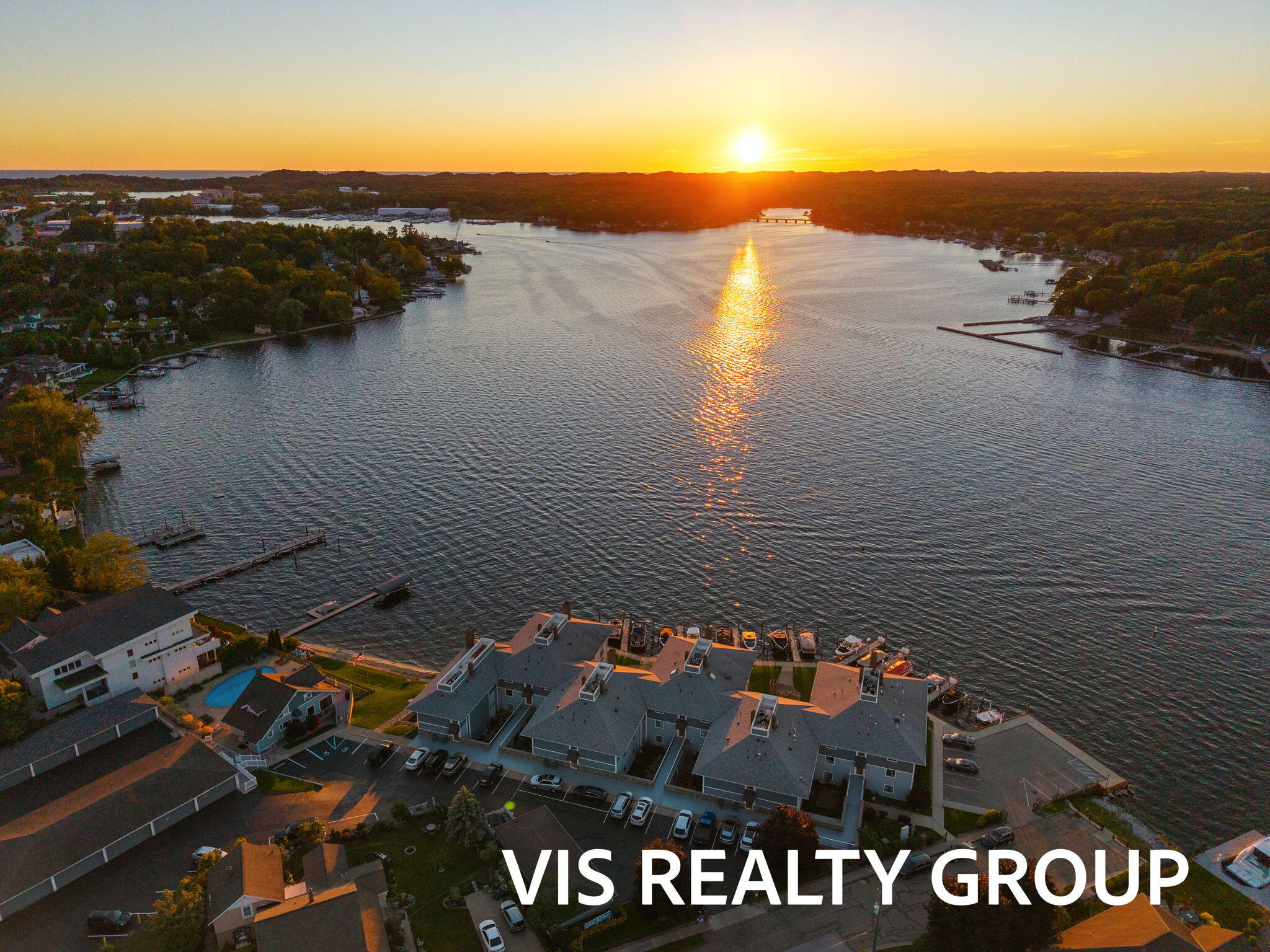 400 Lakeview Court 8B