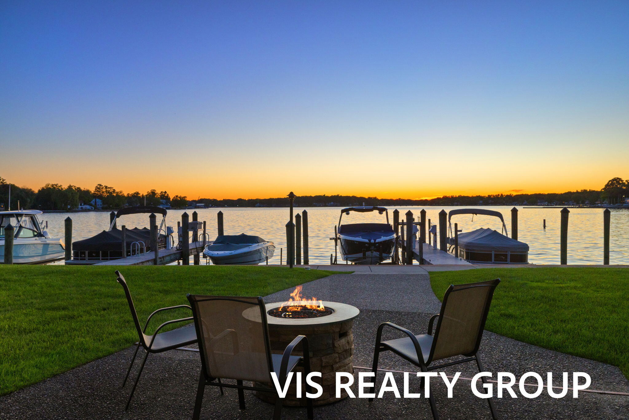 400 Lakeview Court 8B