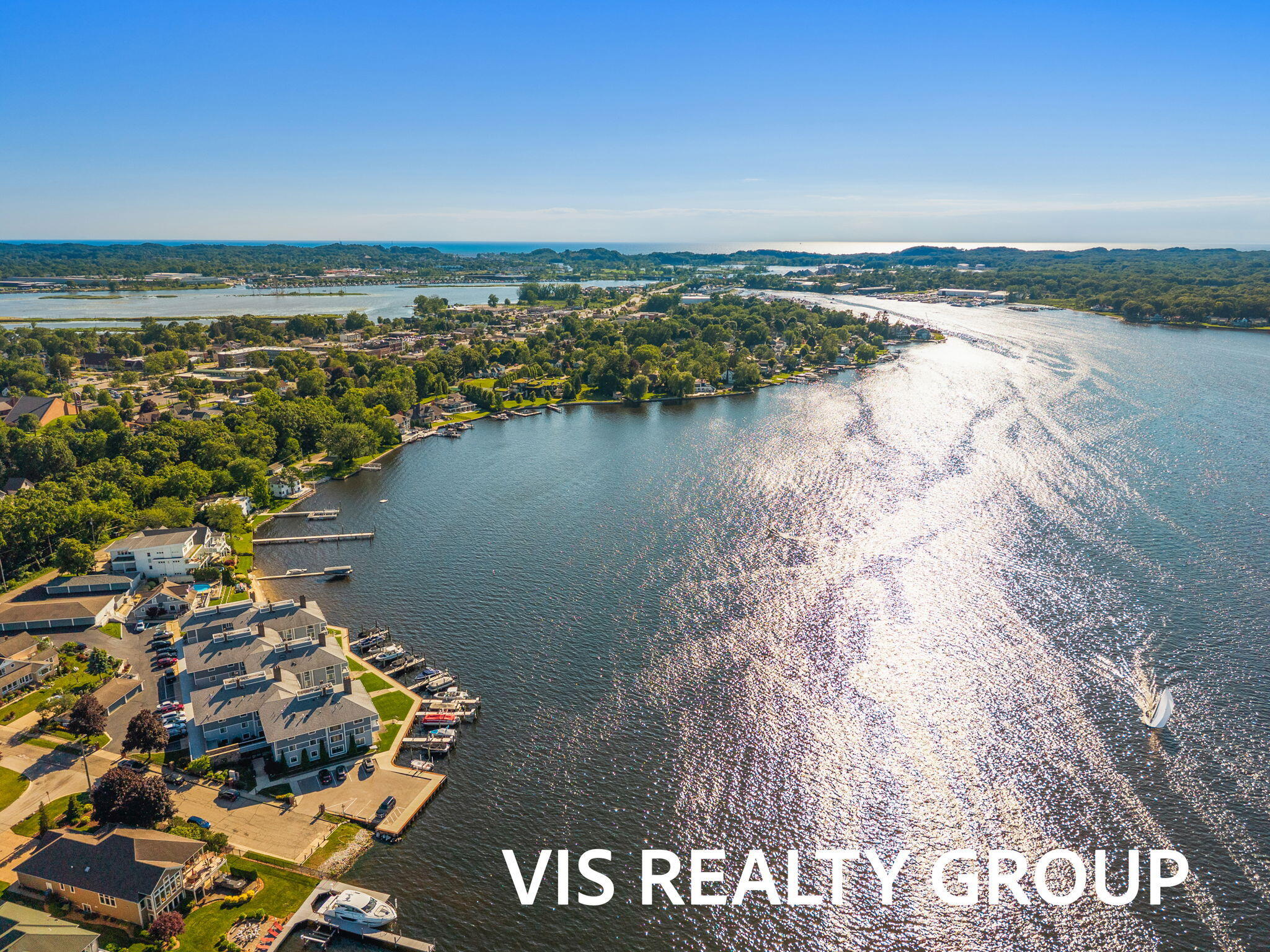400 Lakeview Court 8B