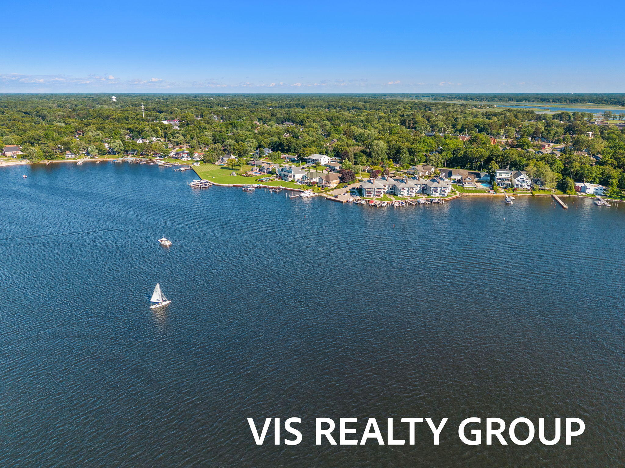 400 Lakeview Court 8B