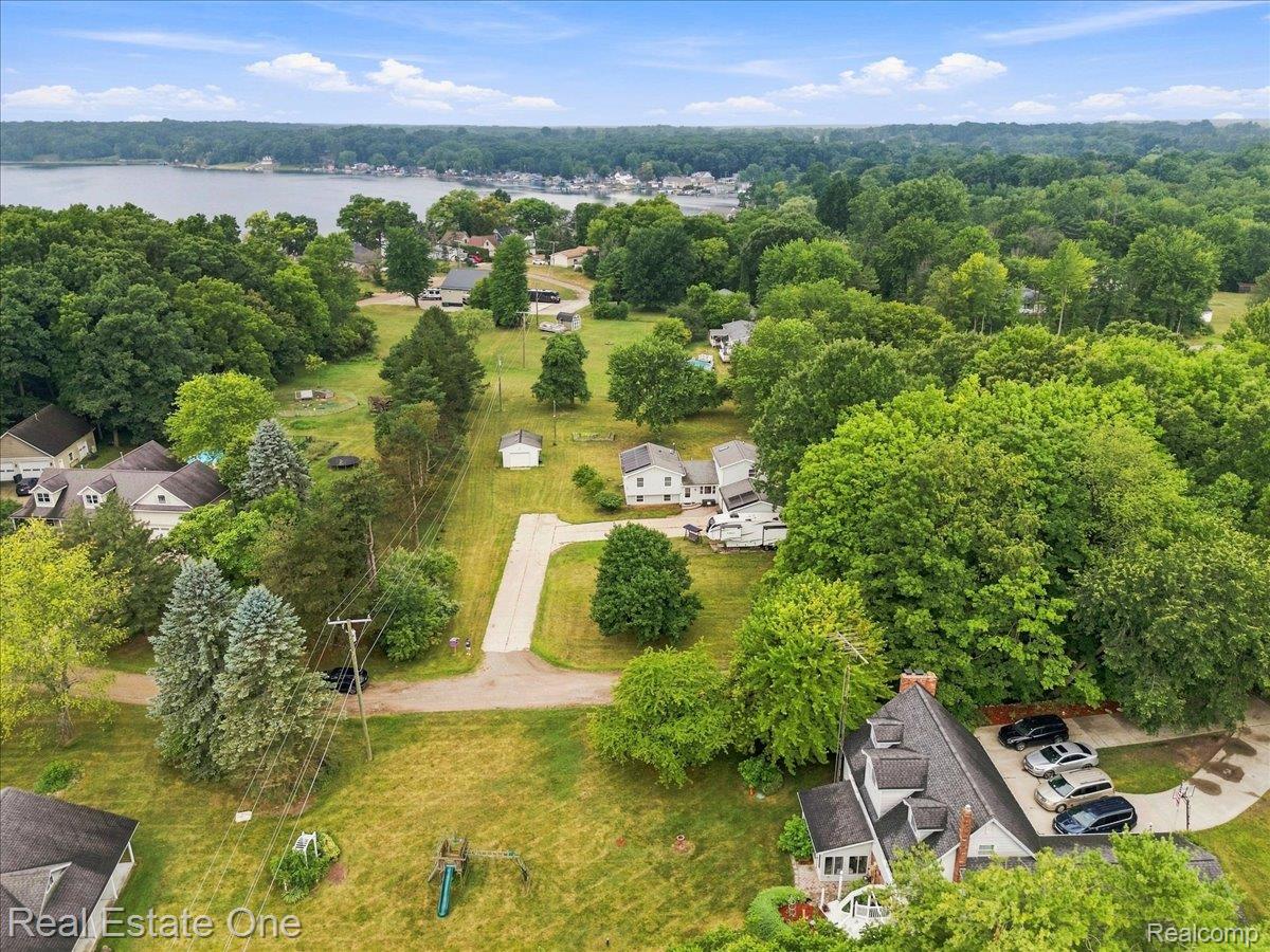 3697 W Lakeshore Drive