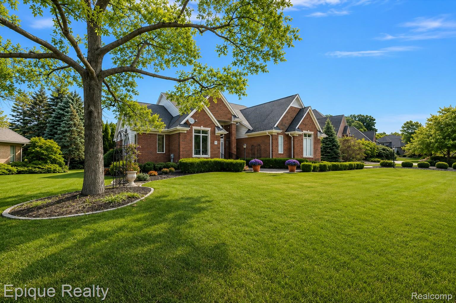 5675 Golf Pointe Drive