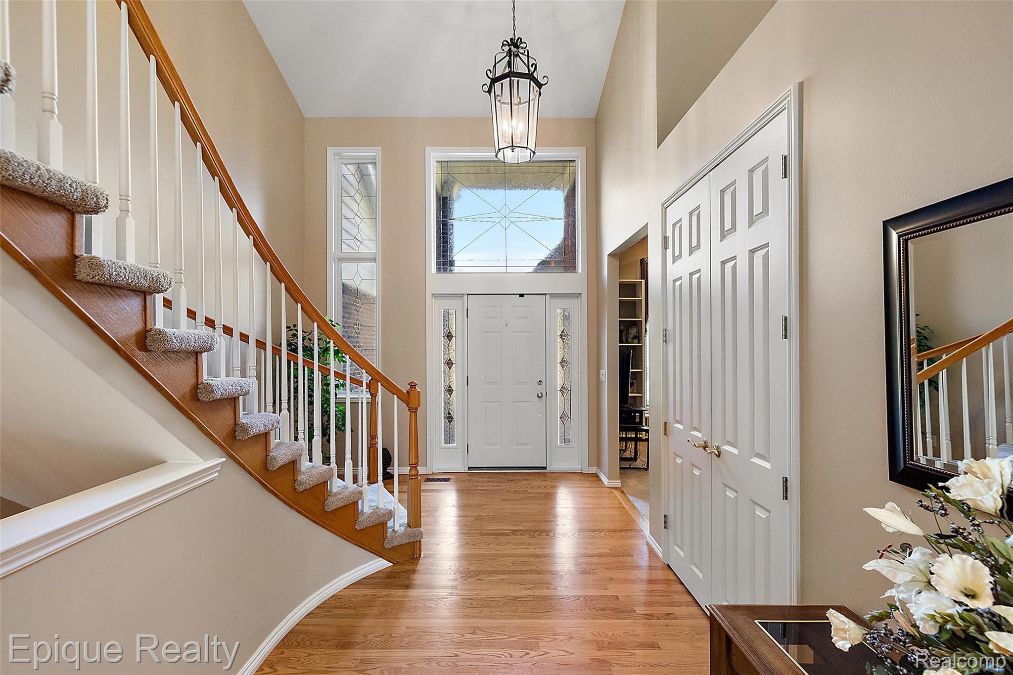 5675 Golf Pointe Drive
