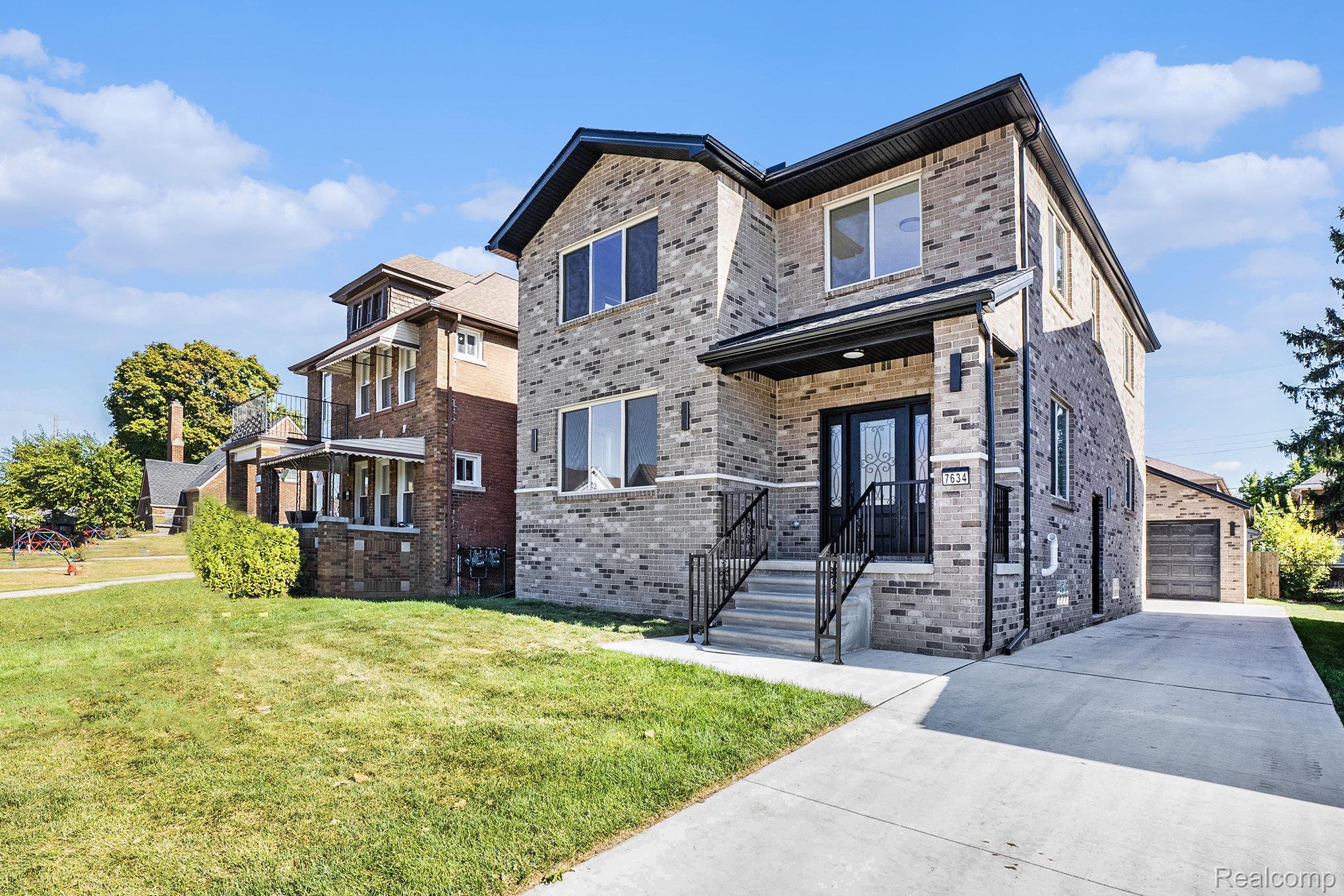 7634 Pinehurst Street