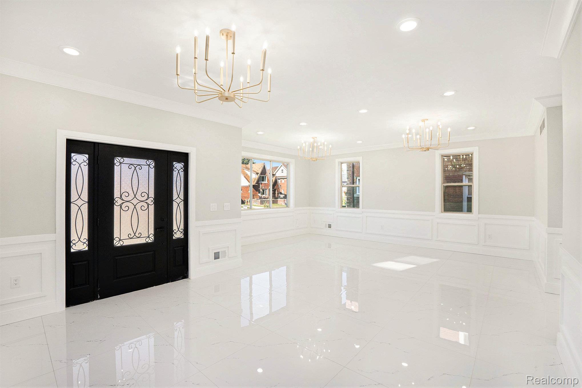 7634 Pinehurst Street