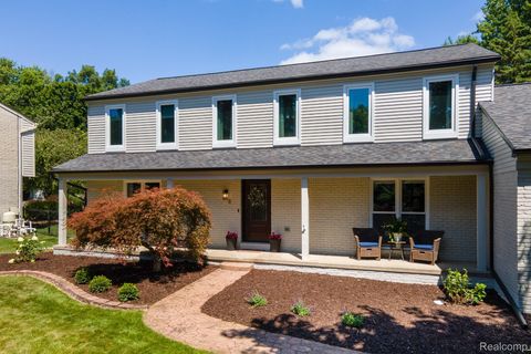 Photo of 1120 Hackberry Circle, Rochester Hills City, MI 48309 (MLS # 20261057298)