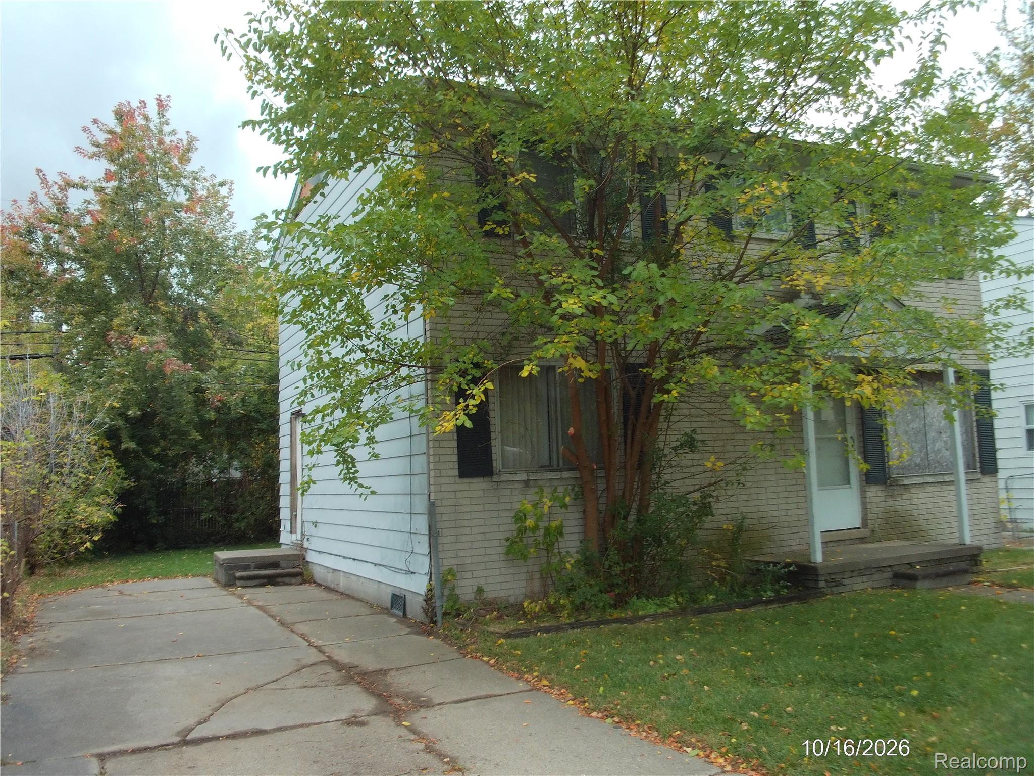 25825 Schoenherr Road
