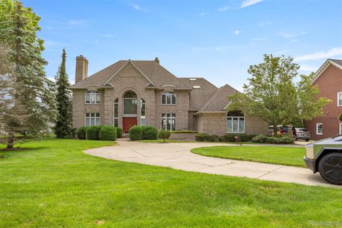 26143 E River Road Grosse Ile Township MI 48138