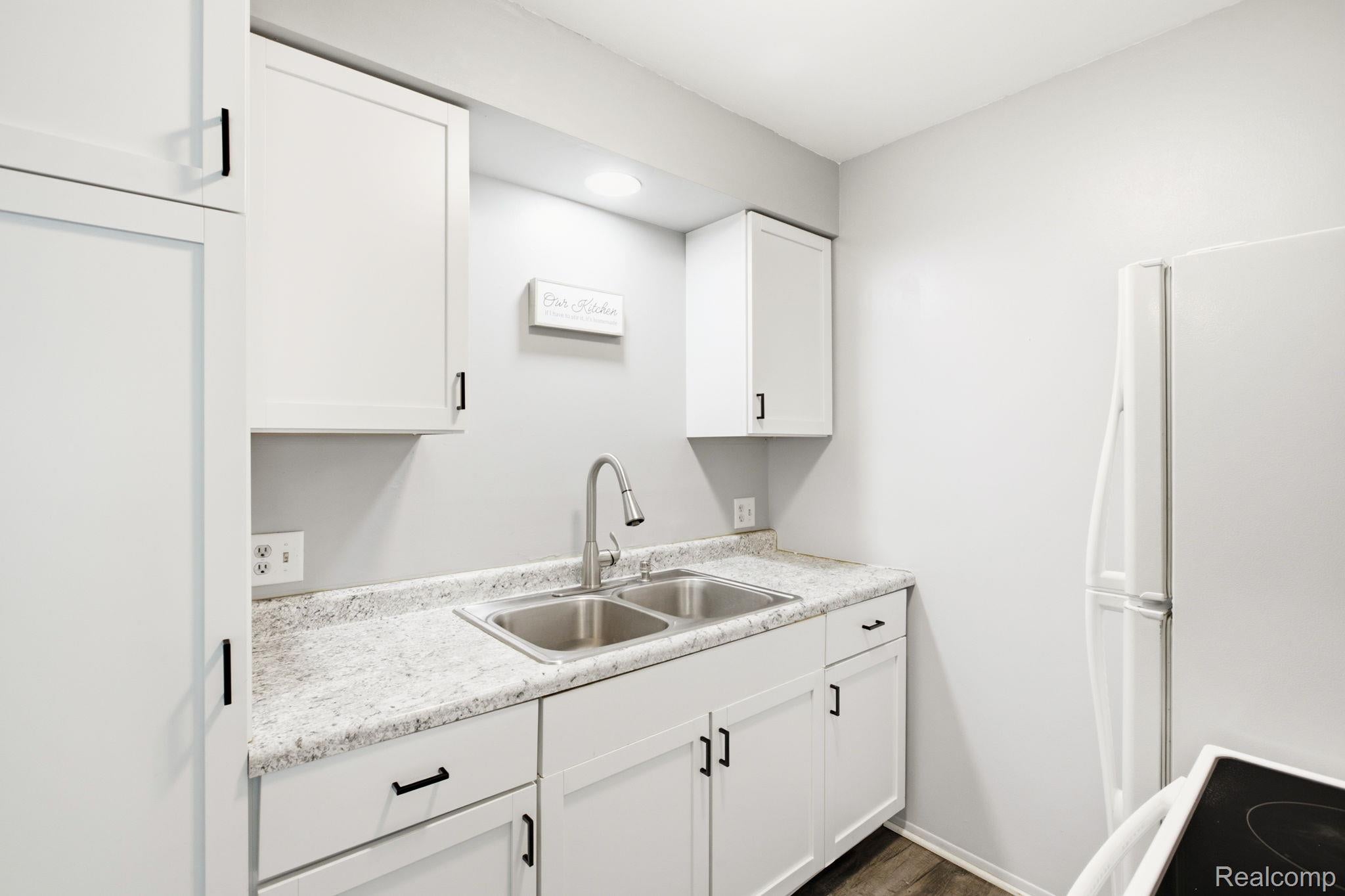 1875 Michigan Avenue 7