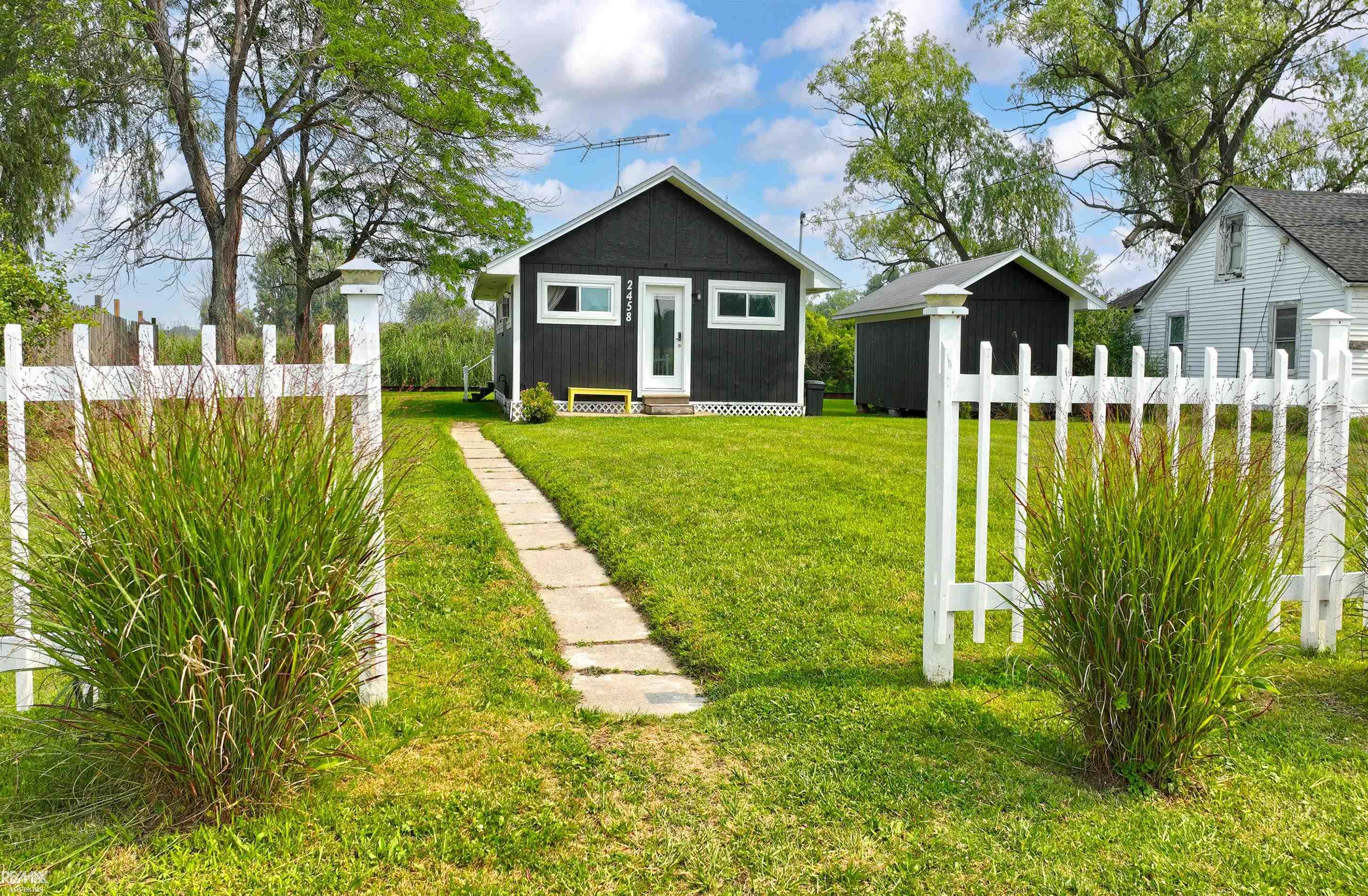 2458 Cottage Lane Lane