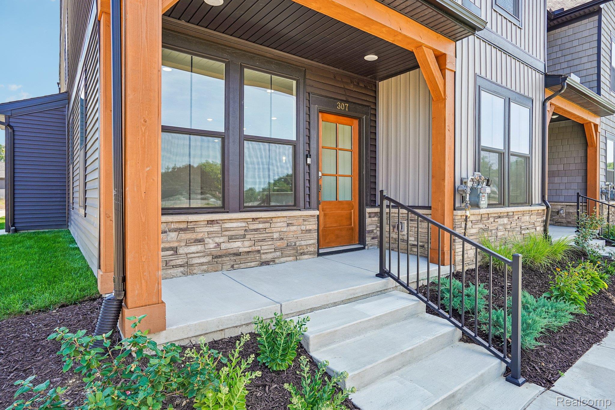 307 Lantana Drive 038