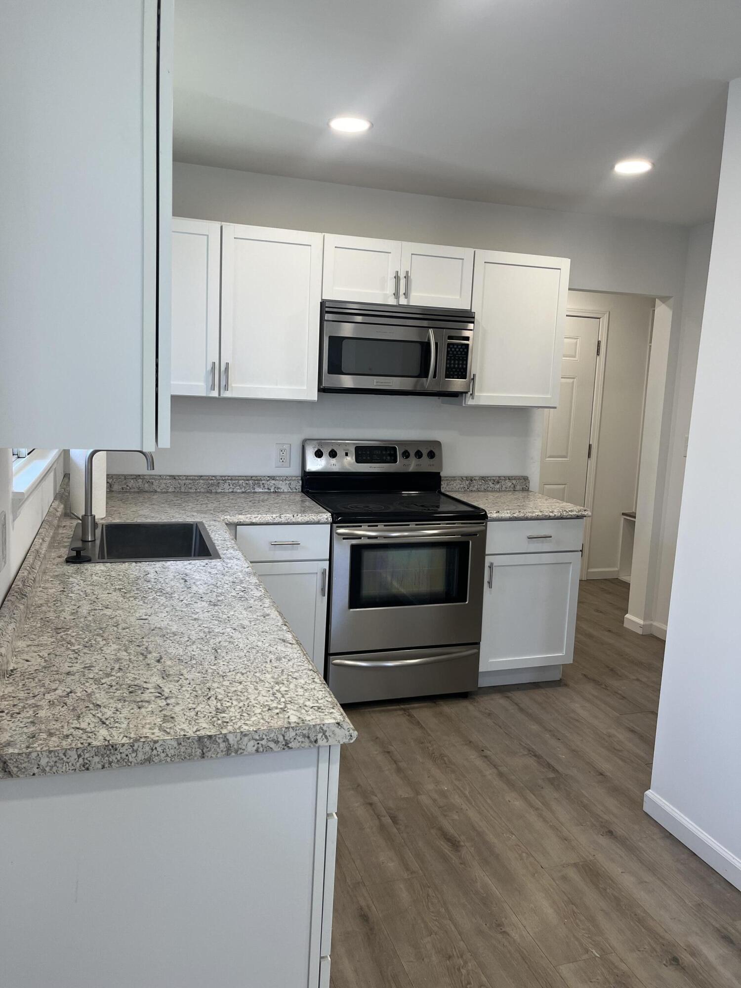 103 W Tennyson Avenue
