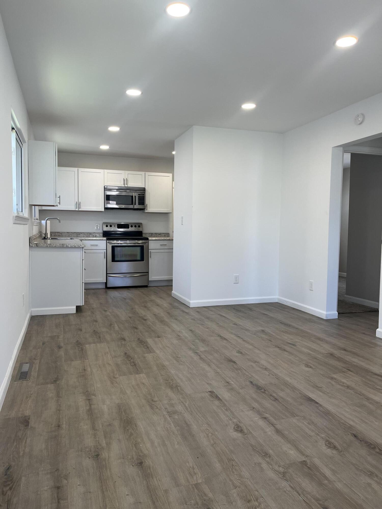 103 W Tennyson Avenue