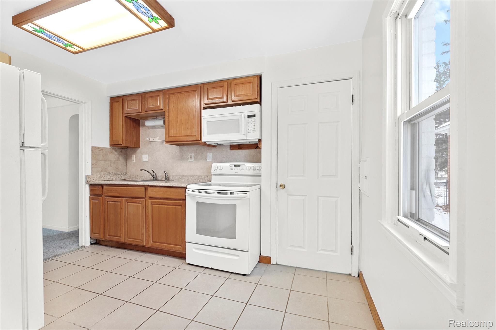 23621 Lawrence Avenue