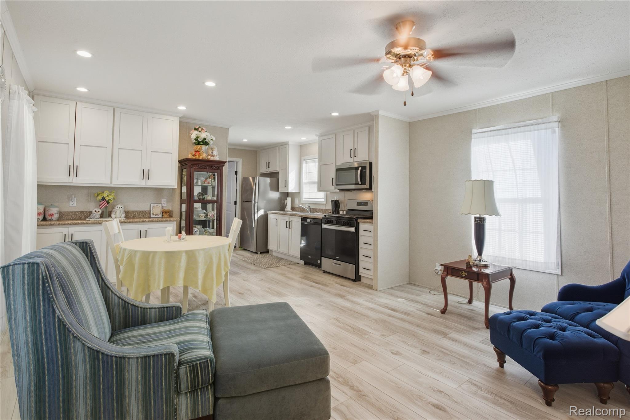 230 E MacGregor Court