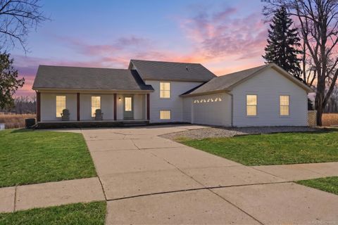 495 Lakes Edge Drive Oxford Village MI 48371