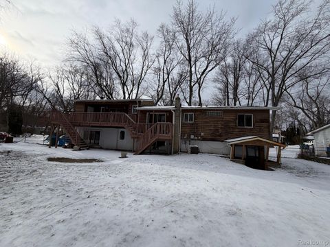 Tiny photo for 3099 Chenoa Street, Commerce Charter Township, MI 48382 (MLS # 20261005339)