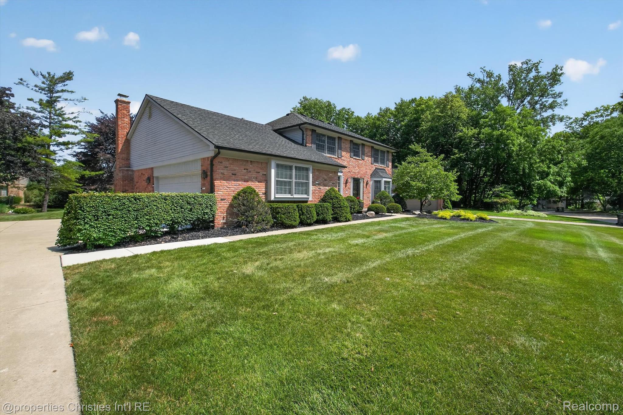 21500 Woodfarm Drive
