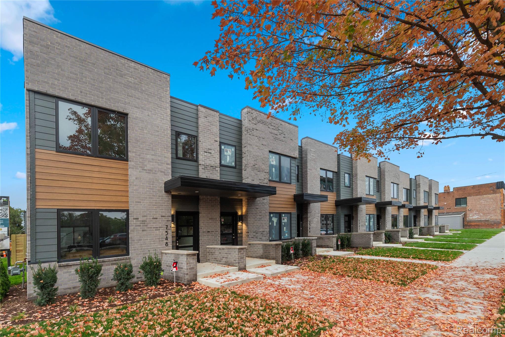 Detroit City, Michigan 48206, United States, 2 Bedrooms Bedrooms, ,3 BathroomsBathrooms,Residential,Active,232722