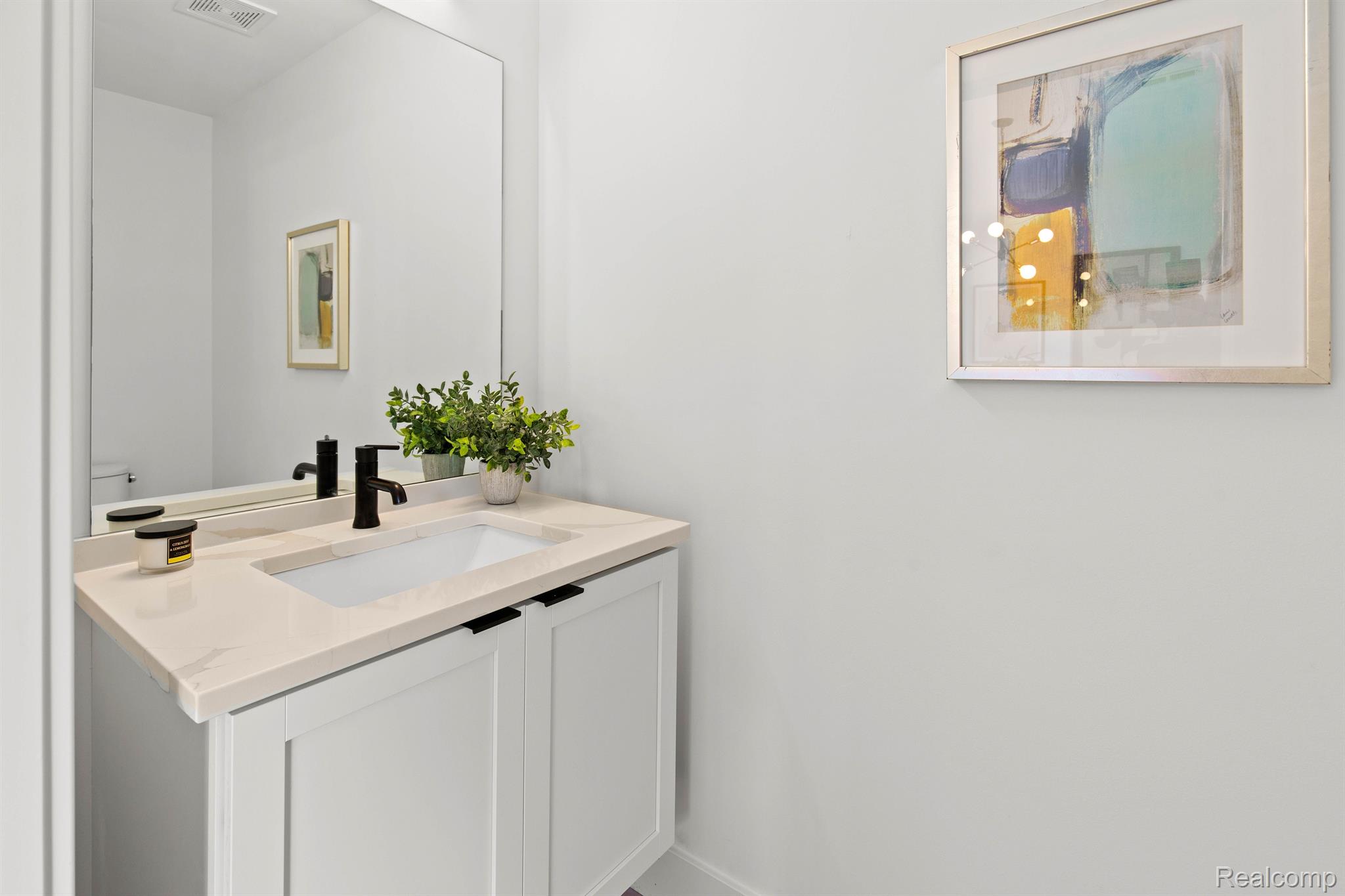 Detroit City, Michigan 48206, United States, 2 Bedrooms Bedrooms, ,3 BathroomsBathrooms,Residential,Active,232722