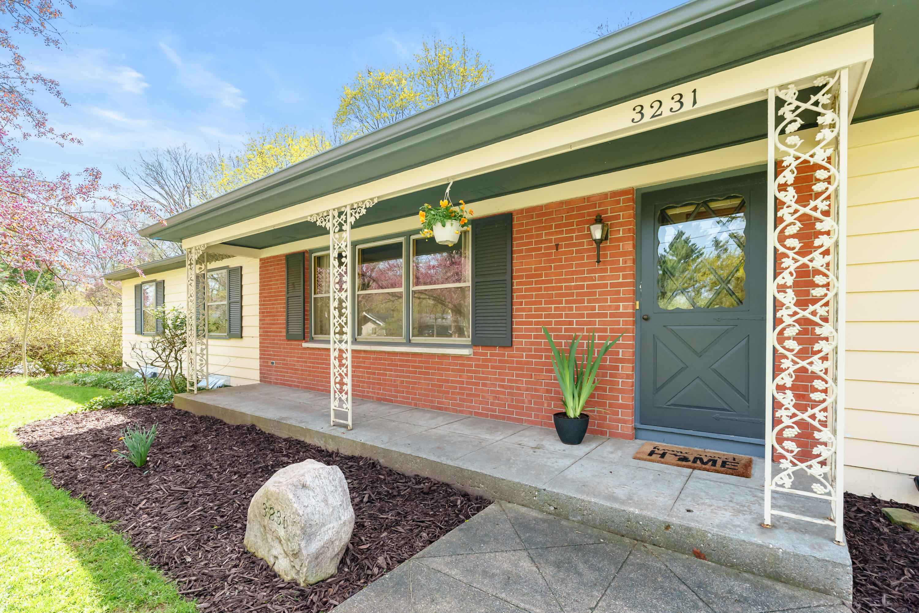 3231 Magnolia Circle