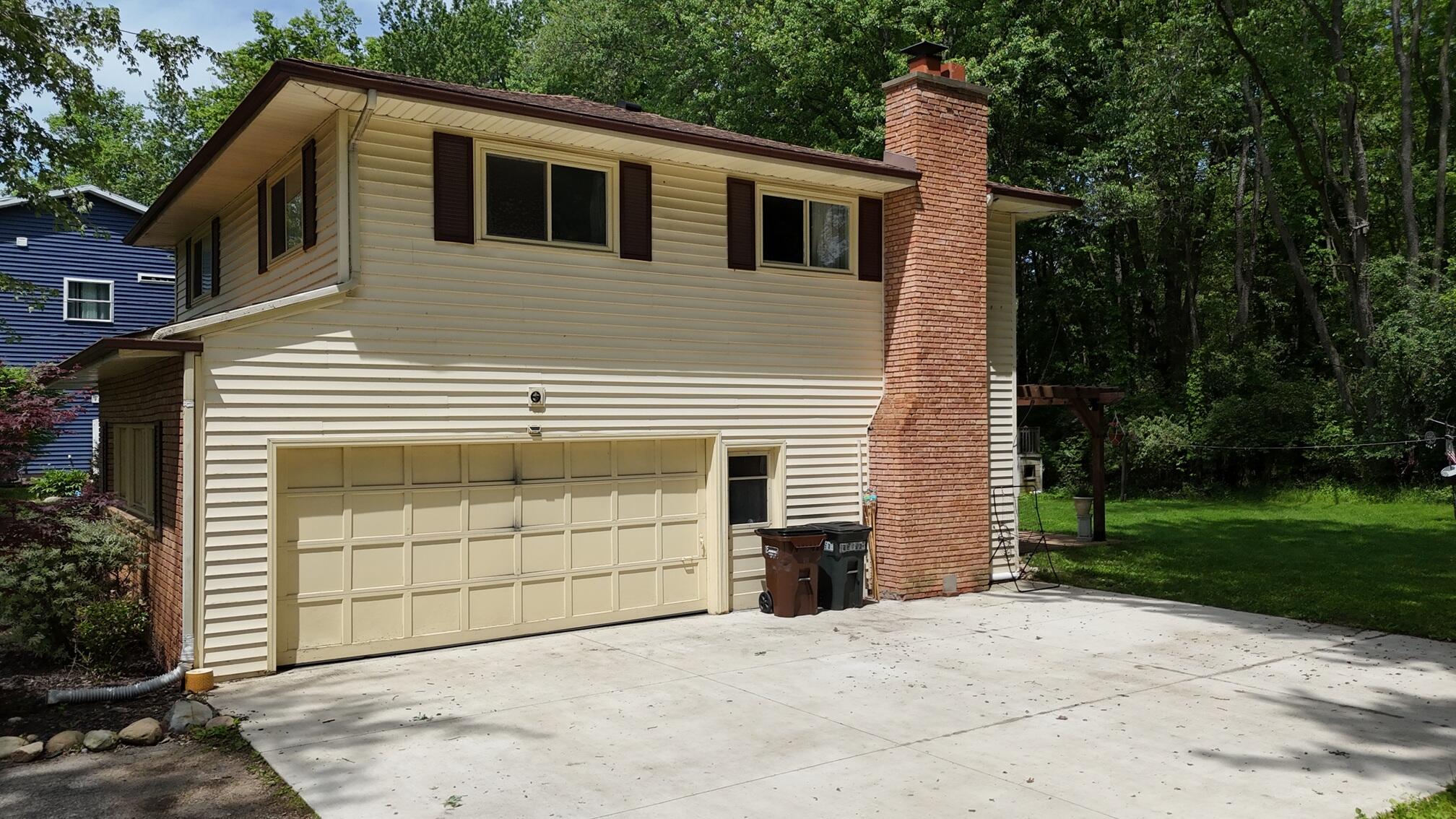 2728 Forest Lake Drive