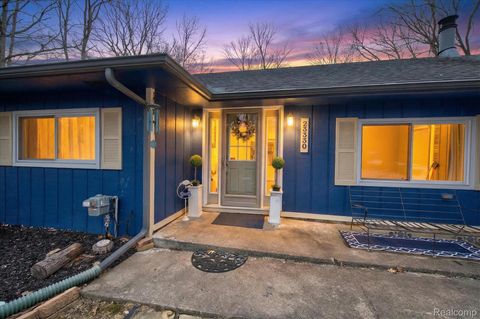 23330 Canfield Avenue Farmington Hills City MI 48336